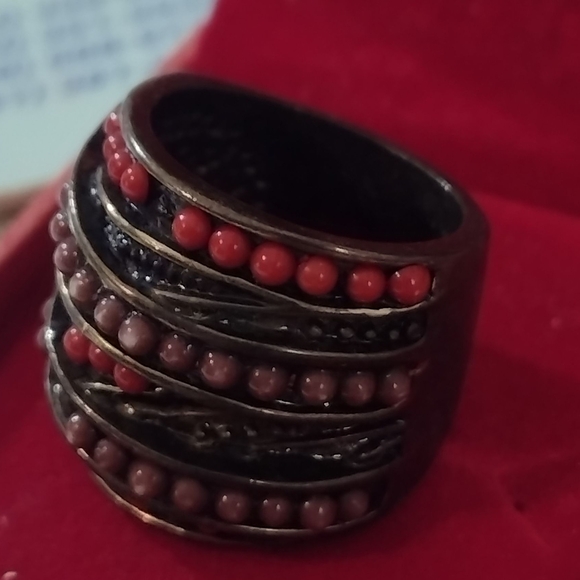 Elegant Red Beaded Ring - Picture 2 of 10